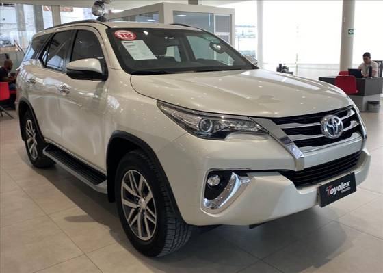 TOYOTA HILUX SW4 2.8 SRX 4X4 7 LUGARES 16V TURBO INTERCOOLER DIESEL 4P AUTOMÁTICO